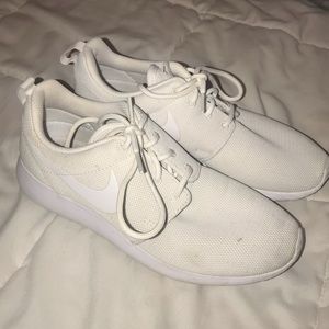 White Nike tennis shoes